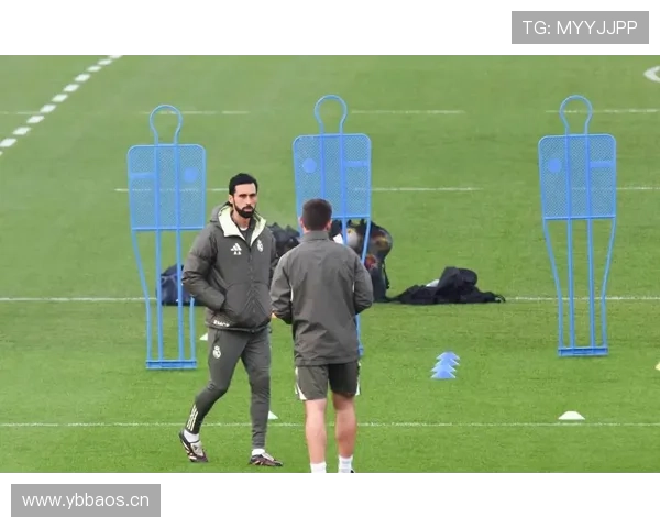 皇马防线频频崩盘问题显现,目前阶段战术漏洞与人员失控对球队表现造成影响 皇马防线频频崩盘问题显现,目前阶段战术漏洞与人员失控对球队表现造成影响