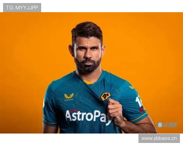 莱万今天又是球场上冻龄老人，生活费估计能买半个明星圈了吧